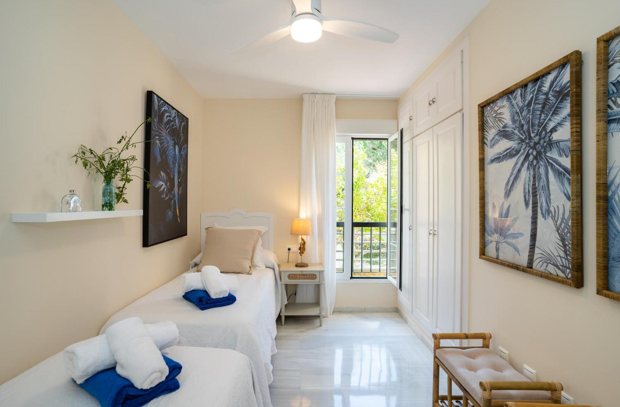 Limones De Genova ,150 M Playa Elviria Apartment