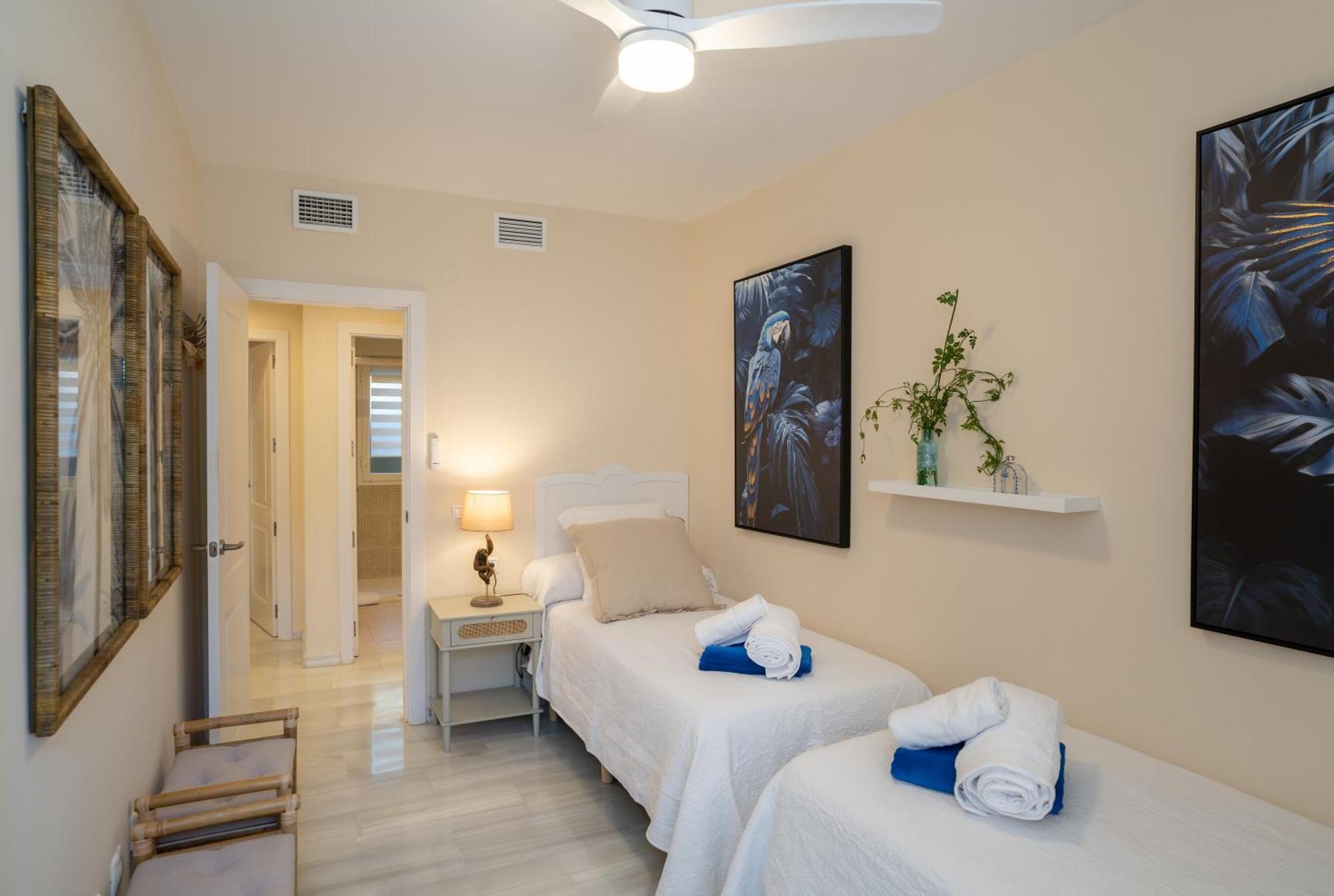 Limones De Genova ,150 M Playa Elviria Apartment *