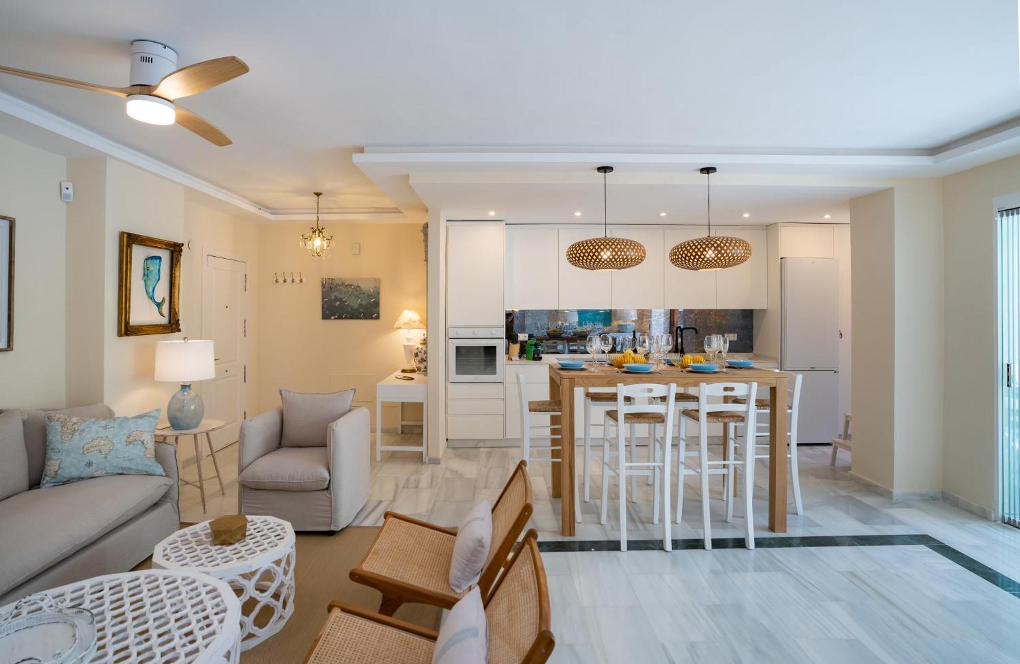 Limones De Genova ,150 M Playa Elviria Apartamento *